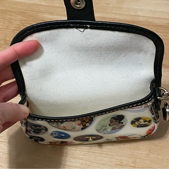 Disney Dooney Snap Wristlet NWOT Buttons Print - Picture 2 of 6